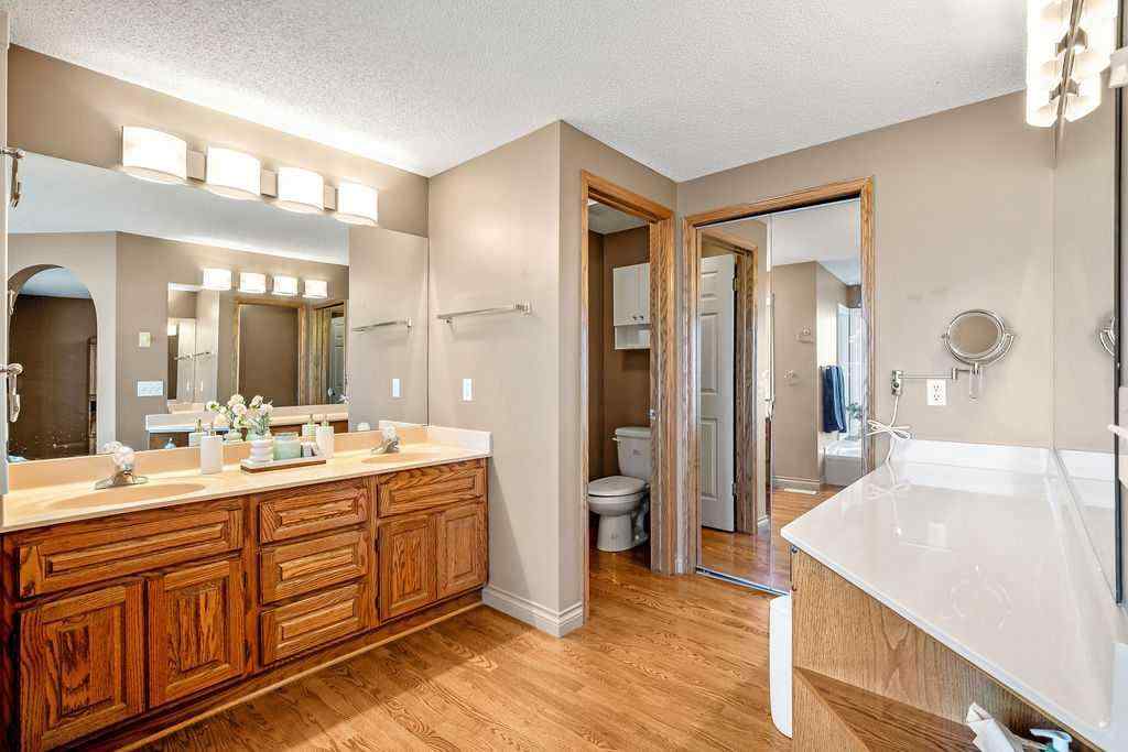 MLS® A2267767 - 152 Douglas Woods Grove SE in Douglasdale/Glen Calgary, Residential