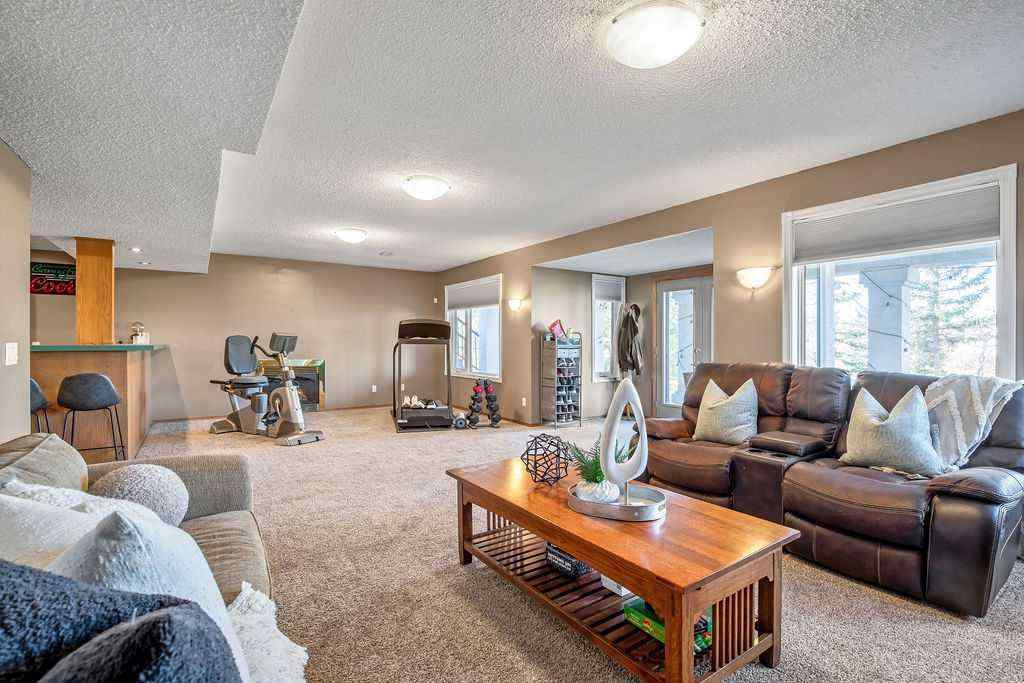 MLS® A2267767 - 152 Douglas Woods Grove SE in Douglasdale/Glen Calgary, Residential