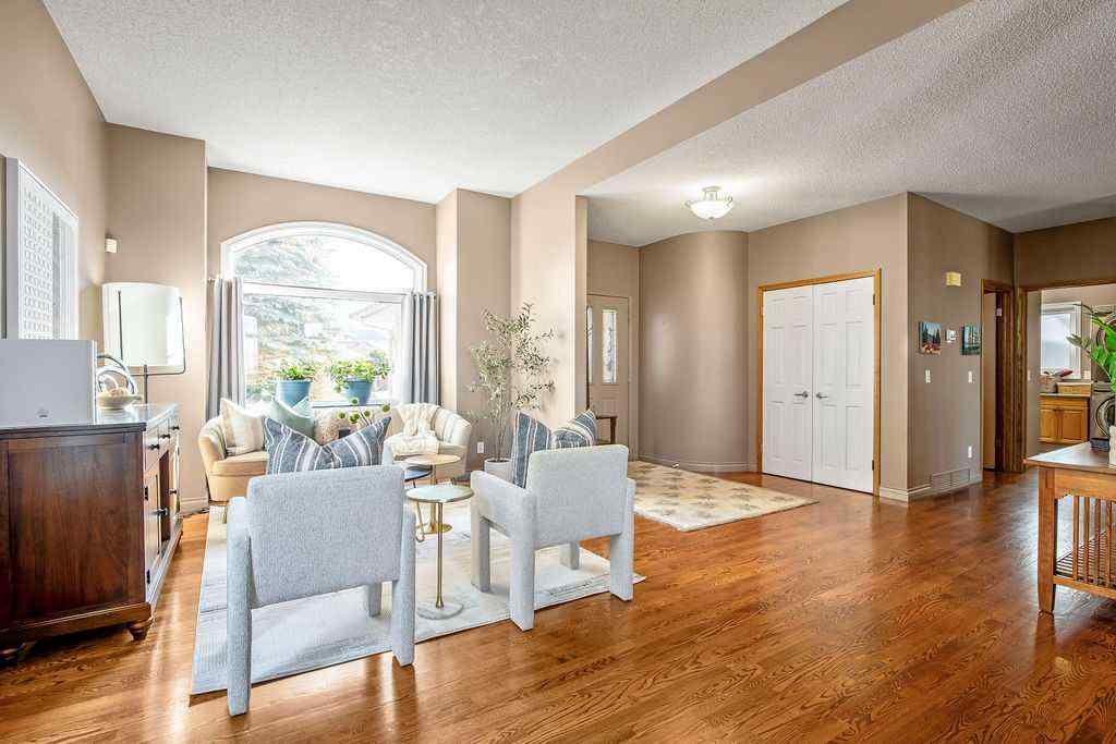 MLS® A2267767 - 152 Douglas Woods Grove SE in Douglasdale/Glen Calgary, Residential