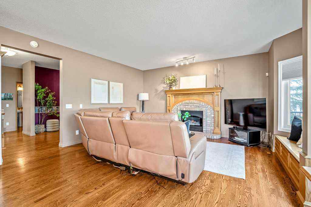 MLS® A2267767 - 152 Douglas Woods Grove SE in Douglasdale/Glen Calgary, Residential