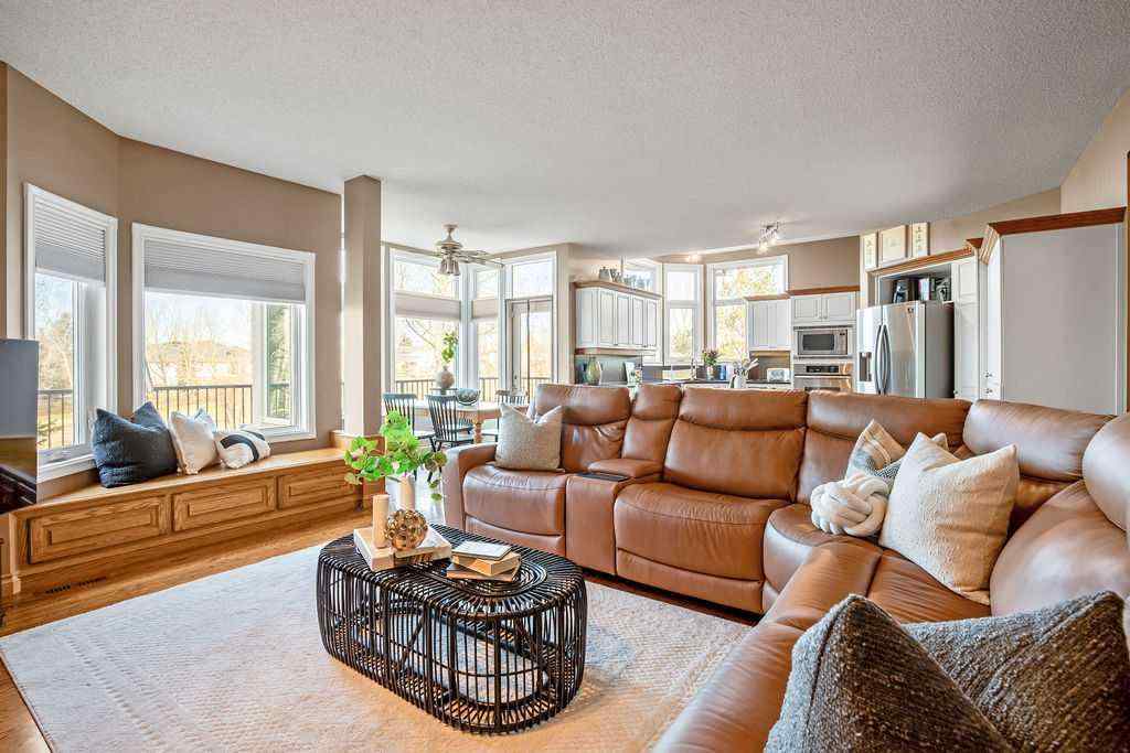 MLS® A2267767 - 152 Douglas Woods Grove SE in Douglasdale/Glen Calgary, Residential