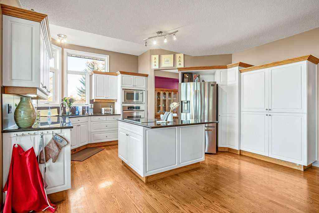 MLS® A2267767 - 152 Douglas Woods Grove SE in Douglasdale/Glen Calgary, Residential