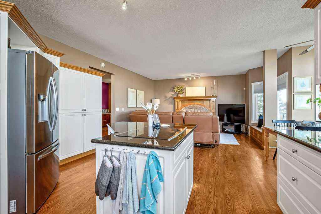 MLS® A2267767 - 152 Douglas Woods Grove SE in Douglasdale/Glen Calgary, Residential