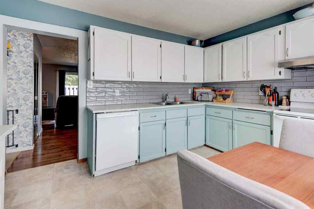 MLS® A2267774 - Unit #17 210 86 Avenue SE in Acadia Calgary, Residential