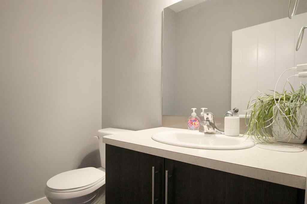 MLS® A2267779 - 21 Crestview Boulevard  in Crestview Sylvan Lake, Residential