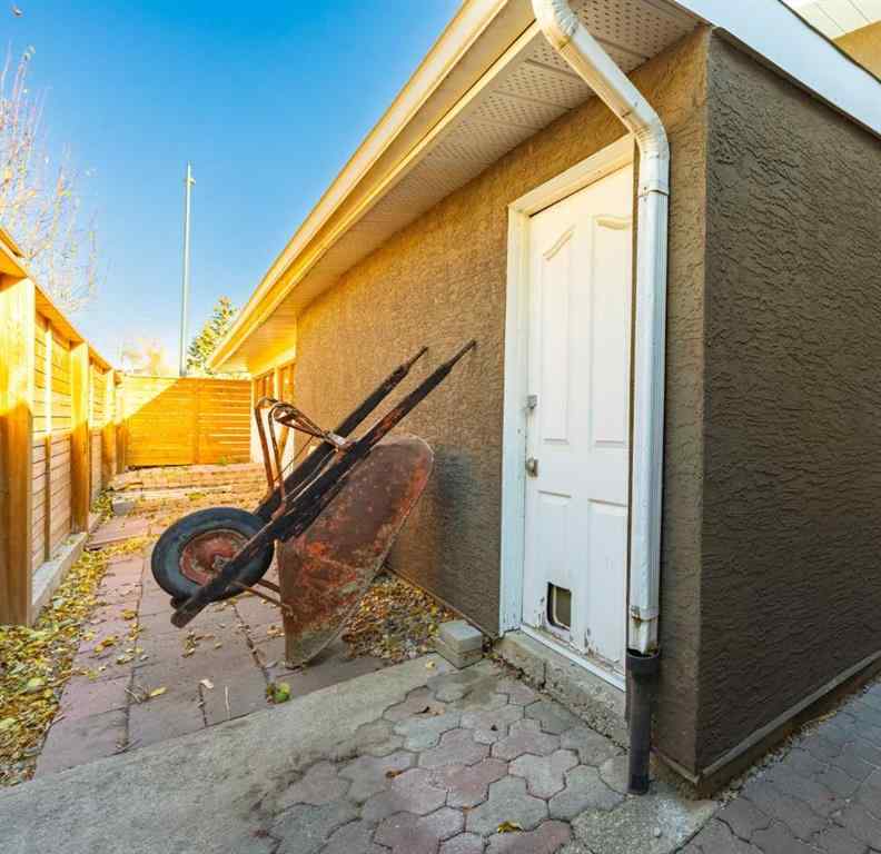 MLS® A2267786 - 1043 32 Avenue NW in Cambrian Heights Calgary, Residential