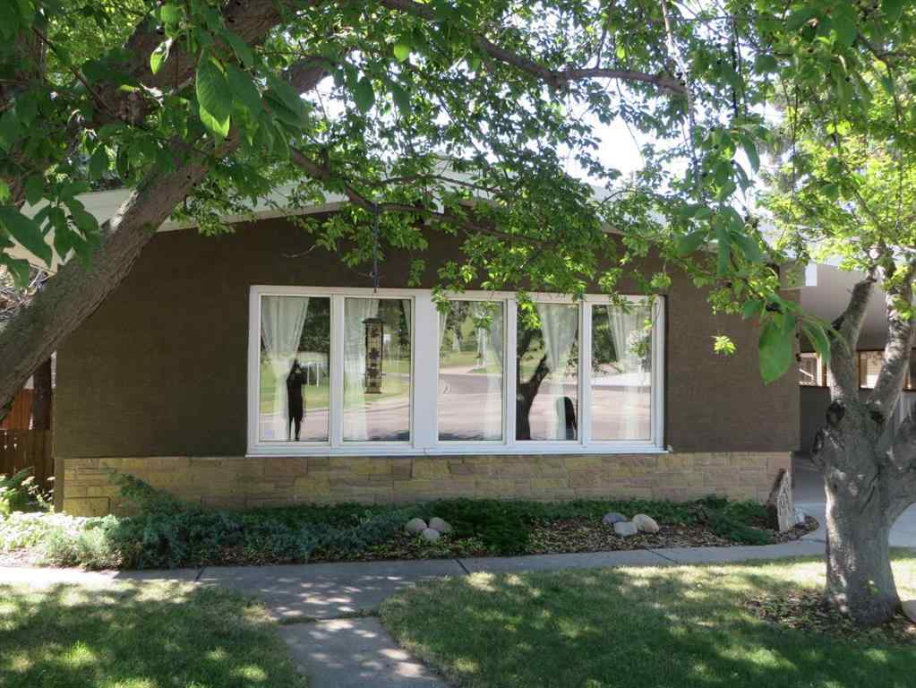 MLS® A2267786 - 1043 32 Avenue NW in Cambrian Heights Calgary, Residential