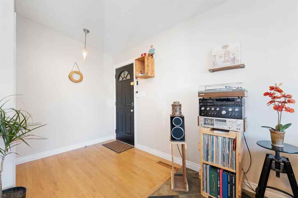 MLS® A2267786 - 1043 32 Avenue NW in Cambrian Heights Calgary, Residential