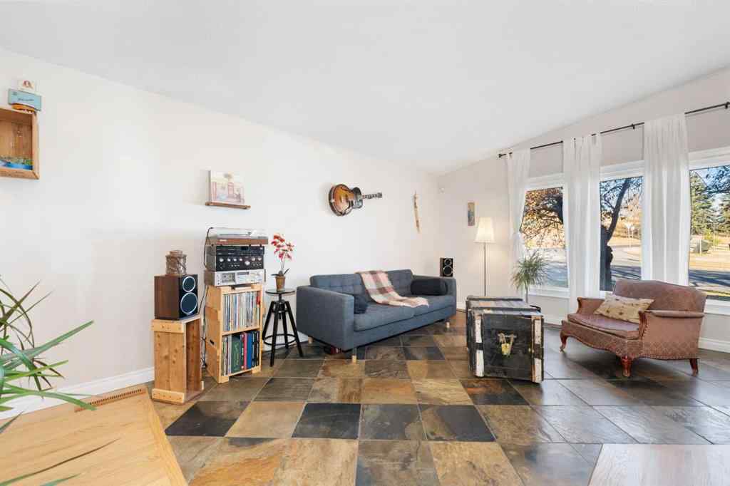 MLS® A2267786 - 1043 32 Avenue NW in Cambrian Heights Calgary, Residential