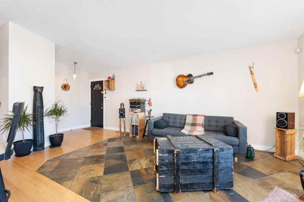 MLS® A2267786 - 1043 32 Avenue NW in Cambrian Heights Calgary, Residential