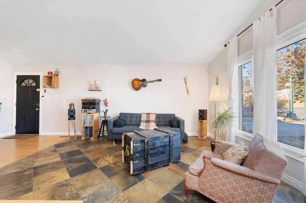 MLS® A2267786 - 1043 32 Avenue NW in Cambrian Heights Calgary, Residential