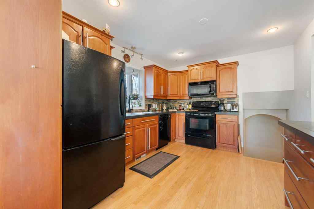 MLS® A2267786 - 1043 32 Avenue NW in Cambrian Heights Calgary, Residential