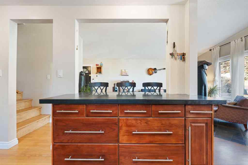 MLS® A2267786 - 1043 32 Avenue NW in Cambrian Heights Calgary, Residential