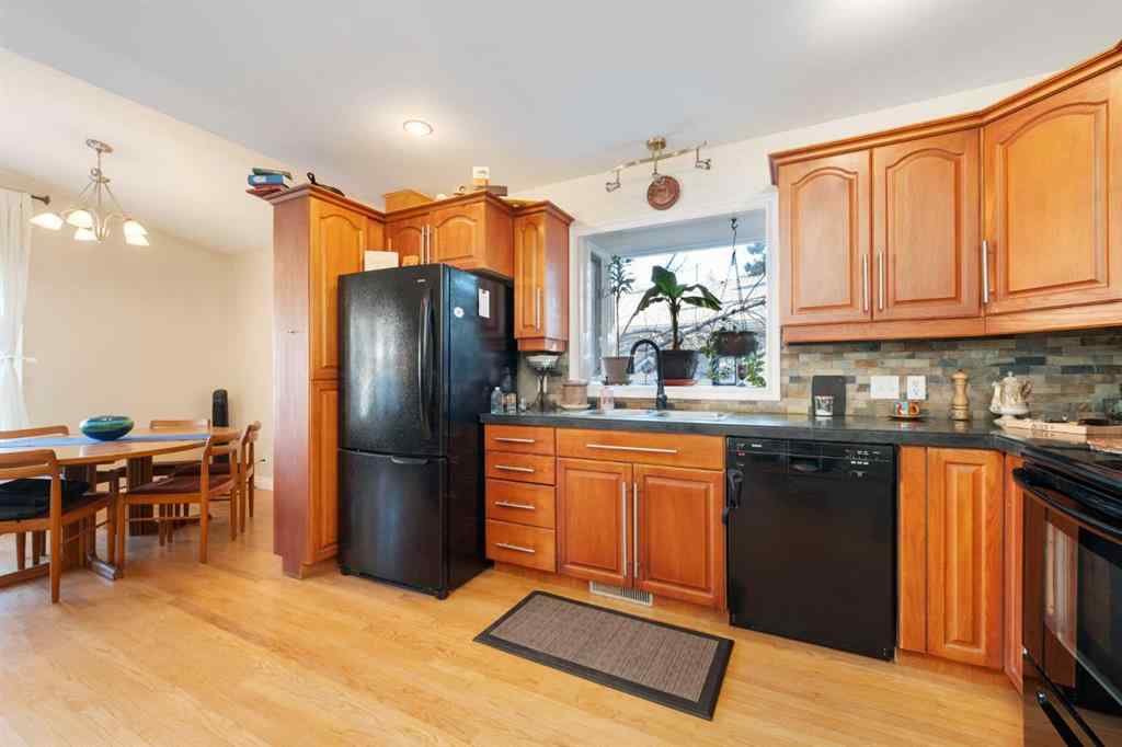 MLS® A2267786 - 1043 32 Avenue NW in Cambrian Heights Calgary, Residential