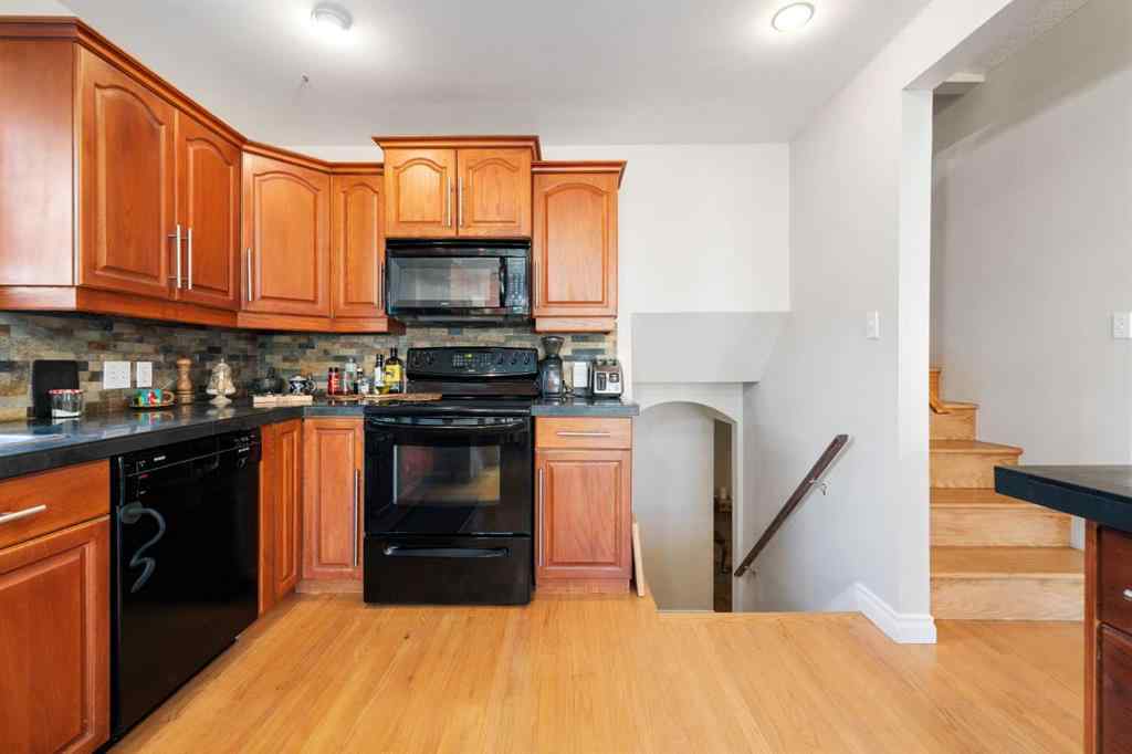 MLS® A2267786 - 1043 32 Avenue NW in Cambrian Heights Calgary, Residential