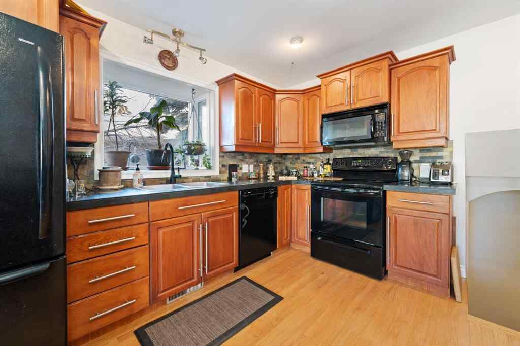 MLS® A2267786 - 1043 32 Avenue NW in Cambrian Heights Calgary, Residential