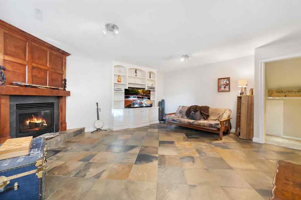 MLS® A2267786 - 1043 32 Avenue NW in Cambrian Heights Calgary, Residential