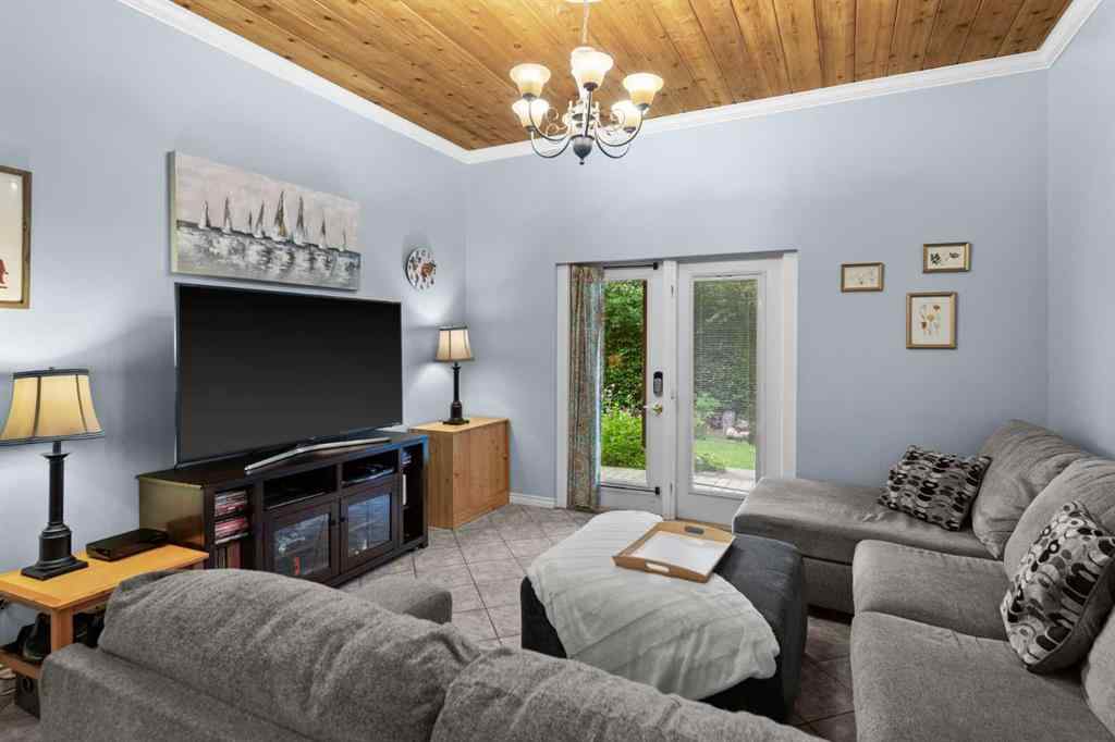 MLS® A2267791 - 73 Cumberland Drive NW in Cambrian Heights Calgary, Residential