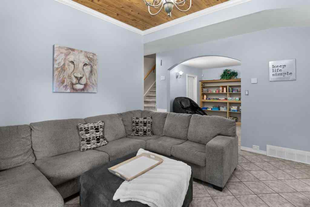 MLS® A2267791 - 73 Cumberland Drive NW in Cambrian Heights Calgary, Residential