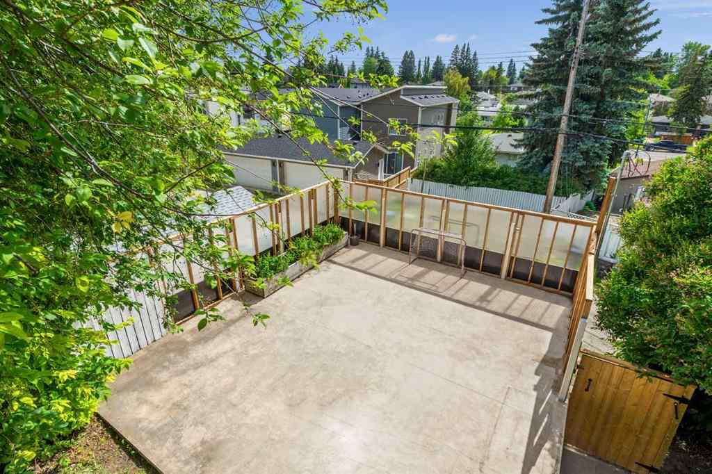 MLS® A2267791 - 73 Cumberland Drive NW in Cambrian Heights Calgary, Residential