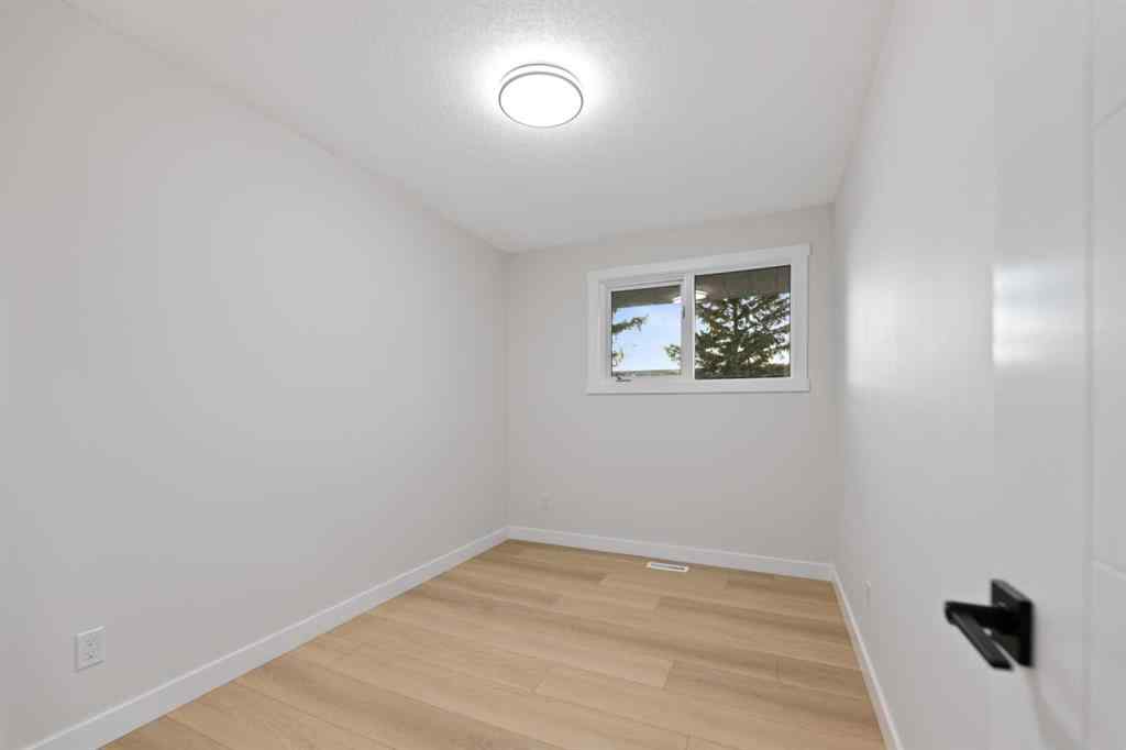 MLS® A2267797 - 127 pensville Road SE in Penbrooke Meadows Calgary, Residential