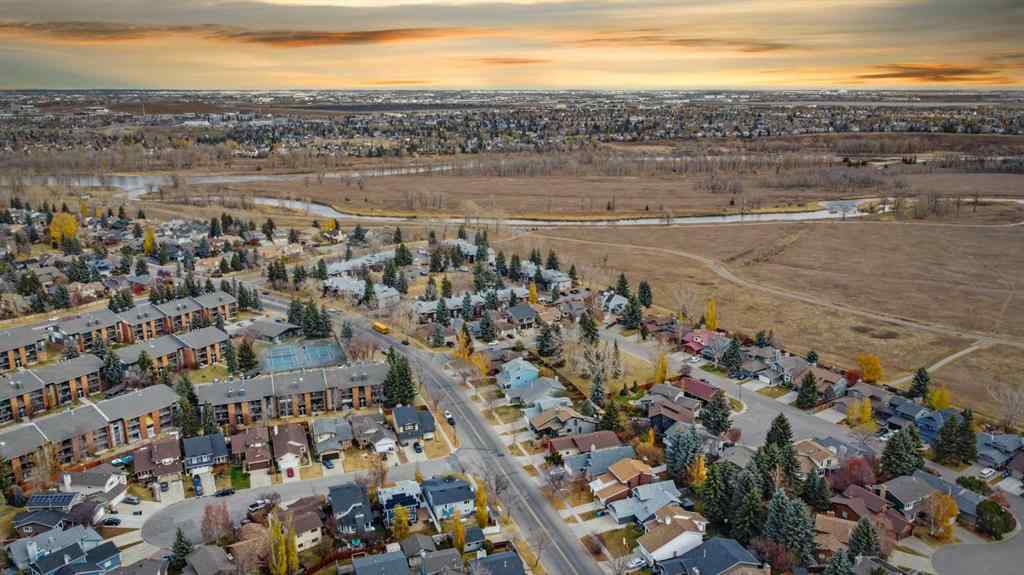 MLS® A2267808 - 19 Deermoss Place SE in Deer Run Calgary, Residential