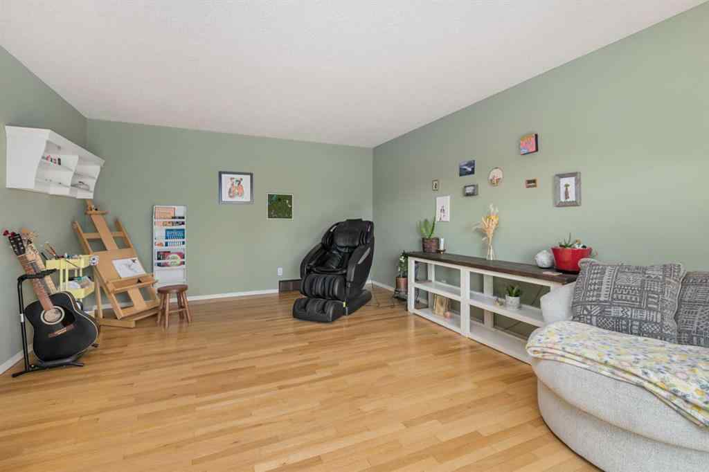 MLS® A2267808 - 19 Deermoss Place SE in Deer Run Calgary, Residential