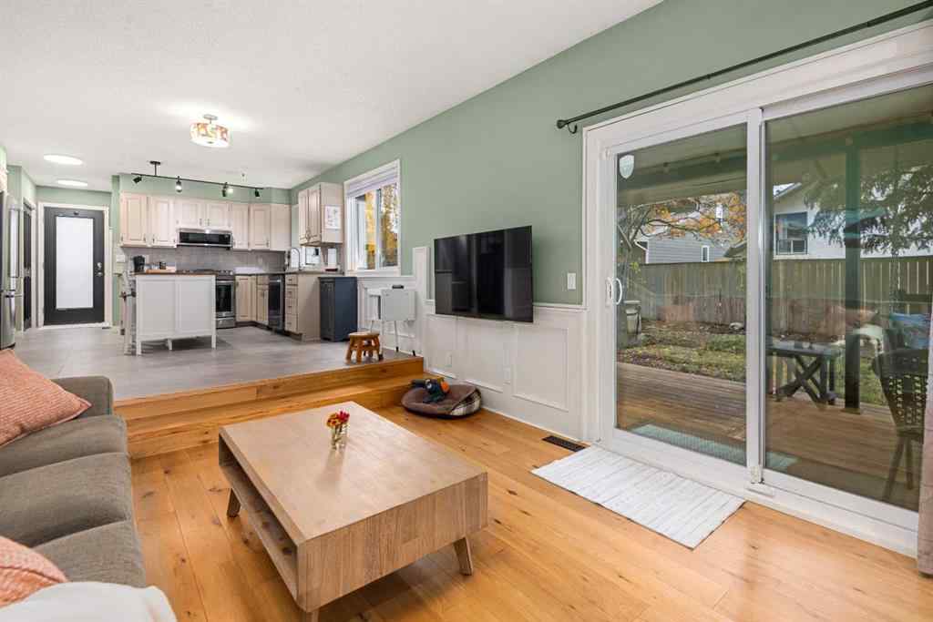 MLS® A2267808 - 19 Deermoss Place SE in Deer Run Calgary, Residential