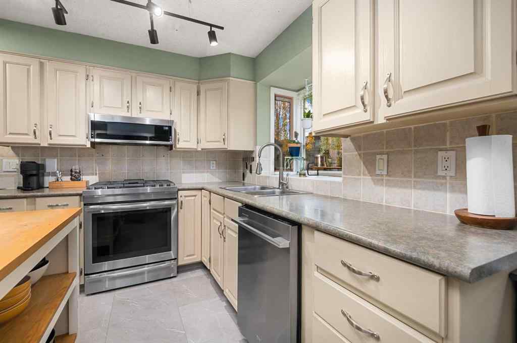 MLS® A2267808 - 19 Deermoss Place SE in Deer Run Calgary, Residential