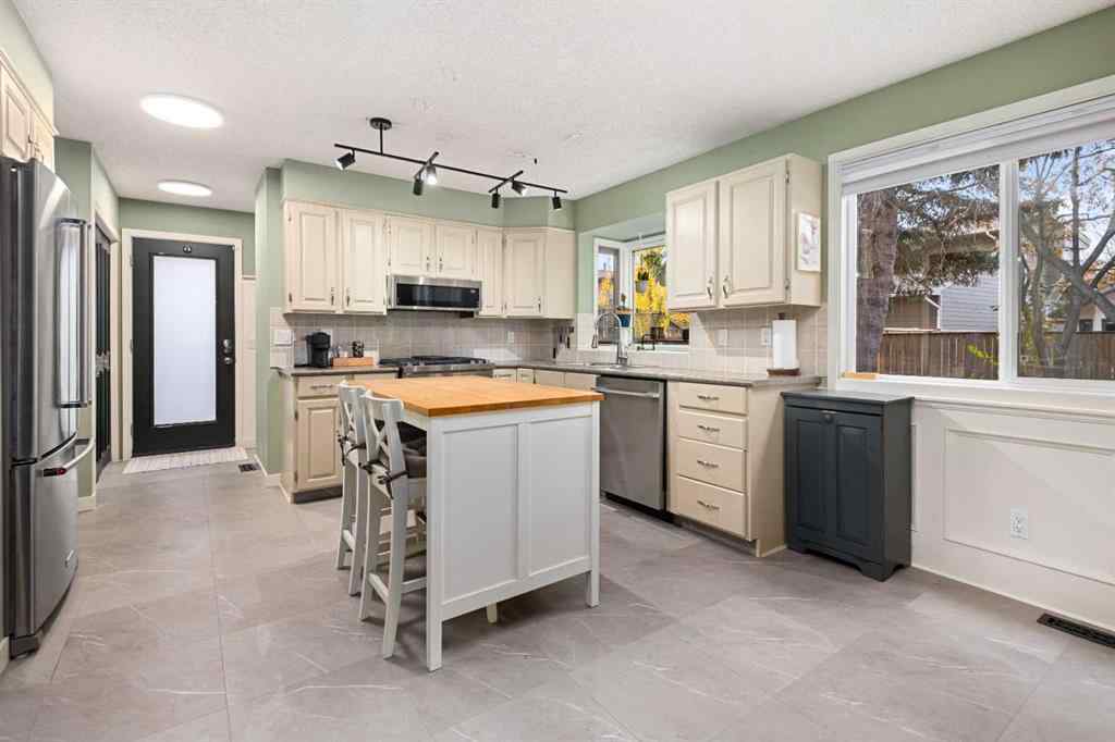 MLS® A2267808 - 19 Deermoss Place SE in Deer Run Calgary, Residential