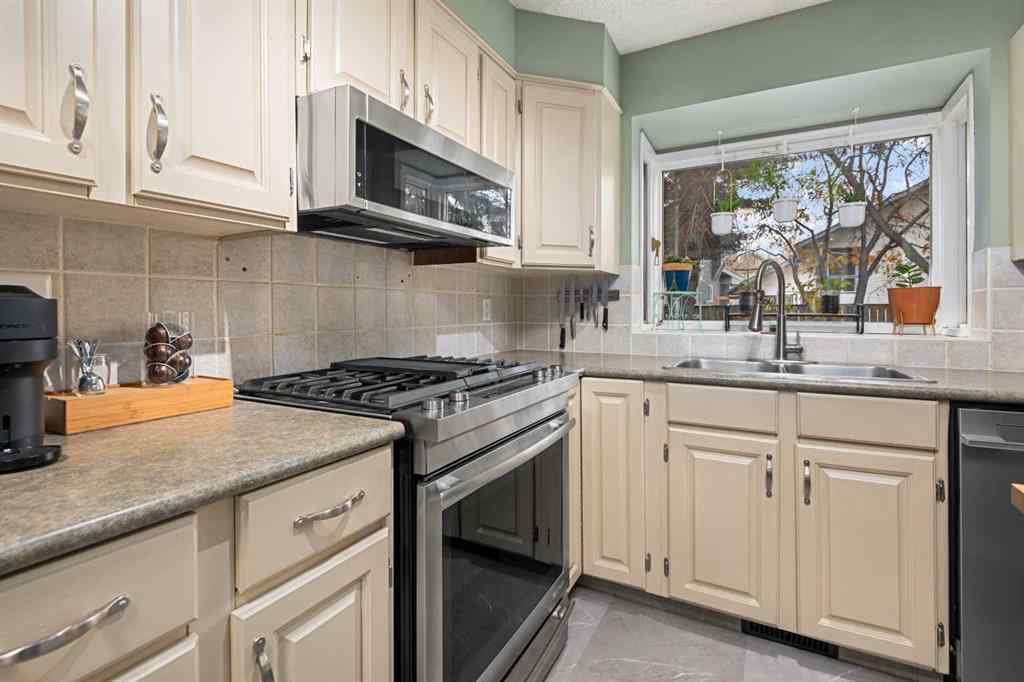 MLS® A2267808 - 19 Deermoss Place SE in Deer Run Calgary, Residential