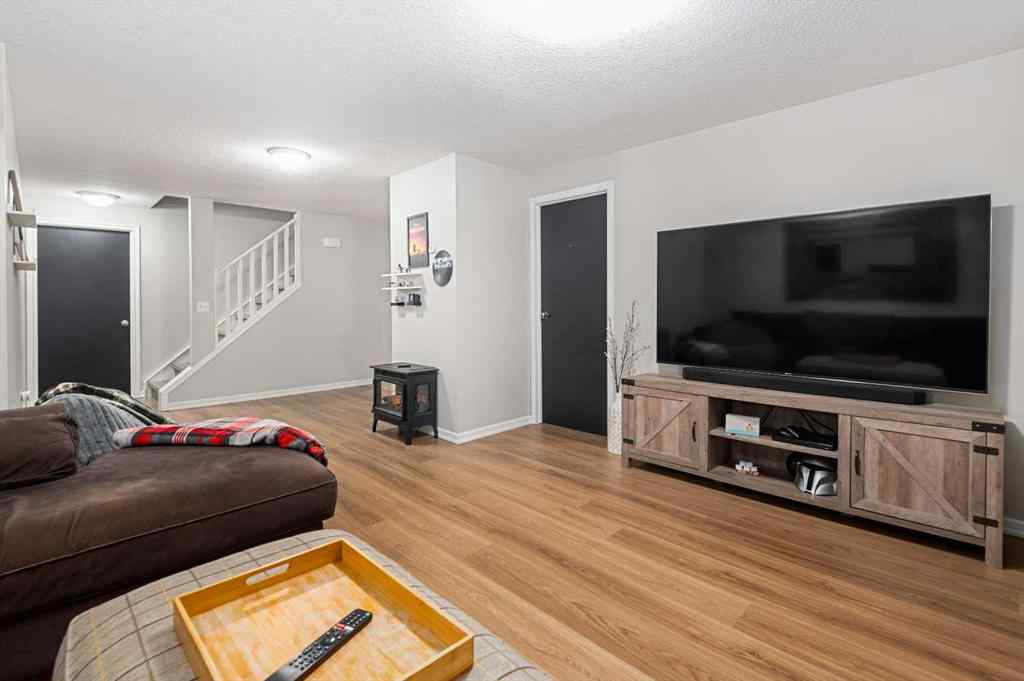 MLS® A2267808 - 19 Deermoss Place SE in Deer Run Calgary, Residential