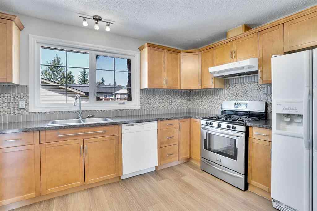 MLS® A2267810 - 524 Whitehorn Way NE in Whitehorn Calgary, Residential