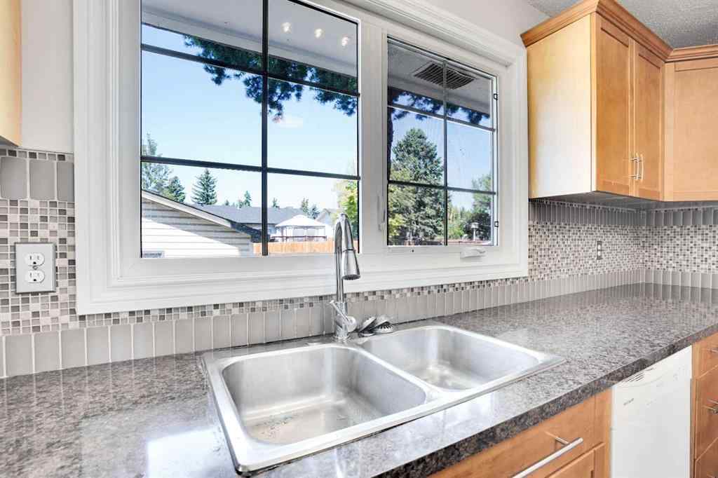 MLS® A2267810 - 524 Whitehorn Way NE in Whitehorn Calgary, Residential