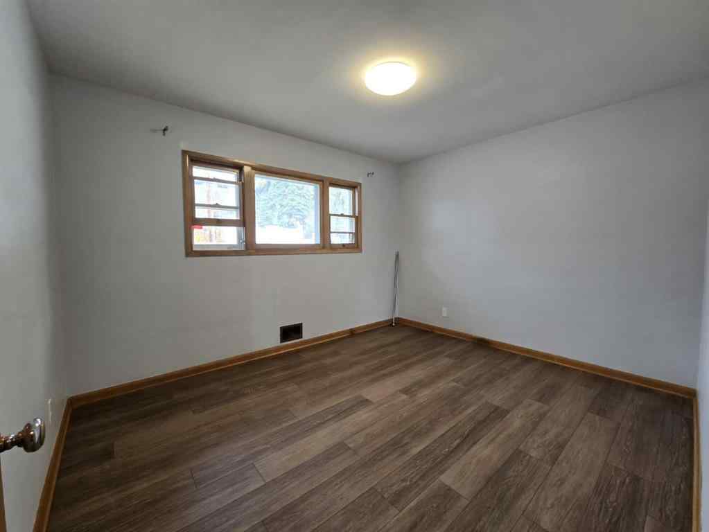 MLS® A2267816 - 91 Holly Street NW in Highwood Calgary, Residential