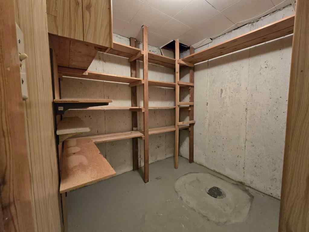 MLS® A2267816 - 91 Holly Street NW in Highwood Calgary, Residential