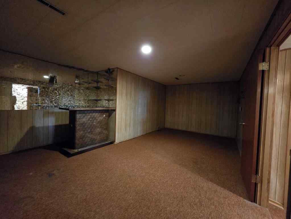 MLS® A2267816 - 91 Holly Street NW in Highwood Calgary, Residential