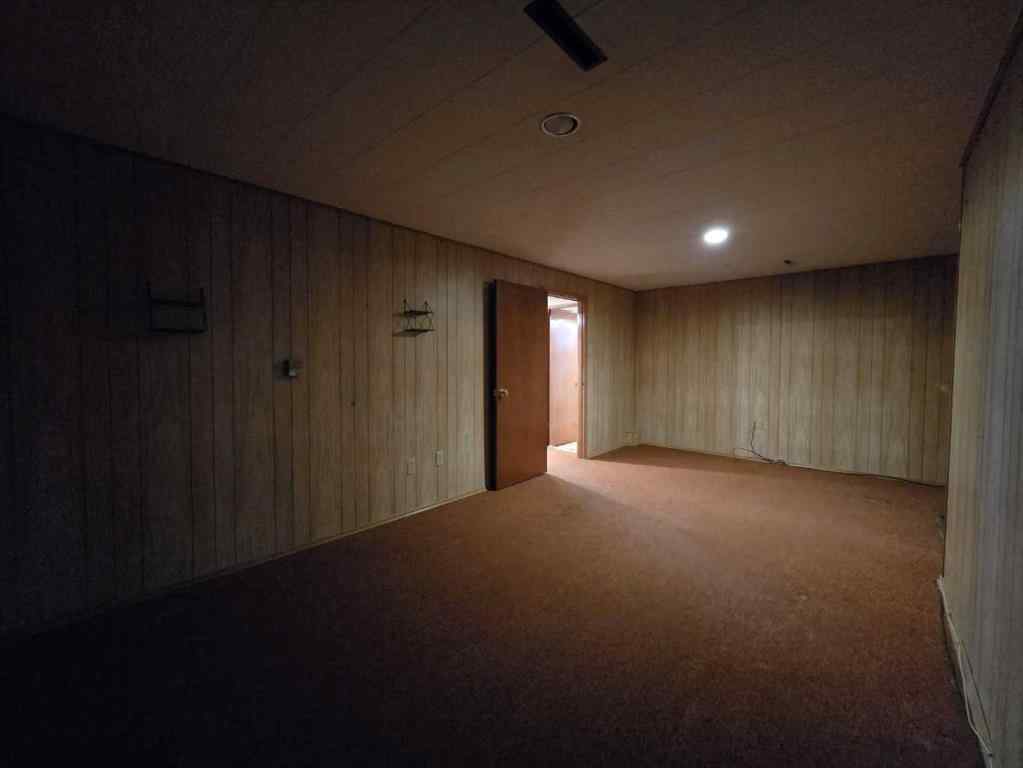 MLS® A2267816 - 91 Holly Street NW in Highwood Calgary, Residential