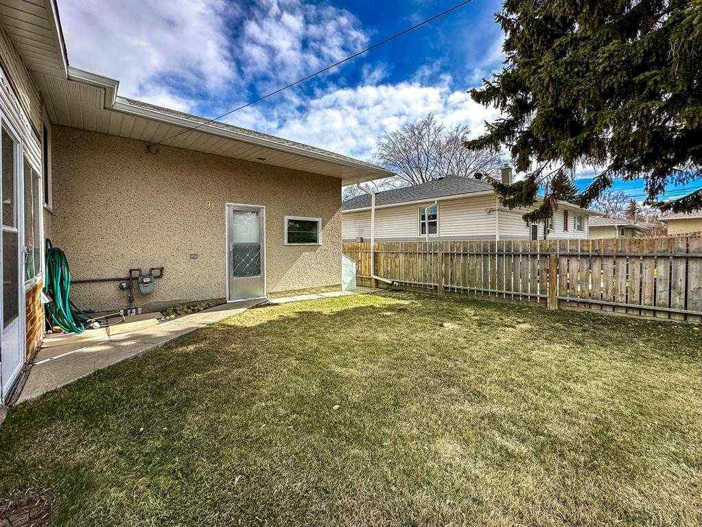 MLS® A2267816 - 91 Holly Street NW in Highwood Calgary, Residential