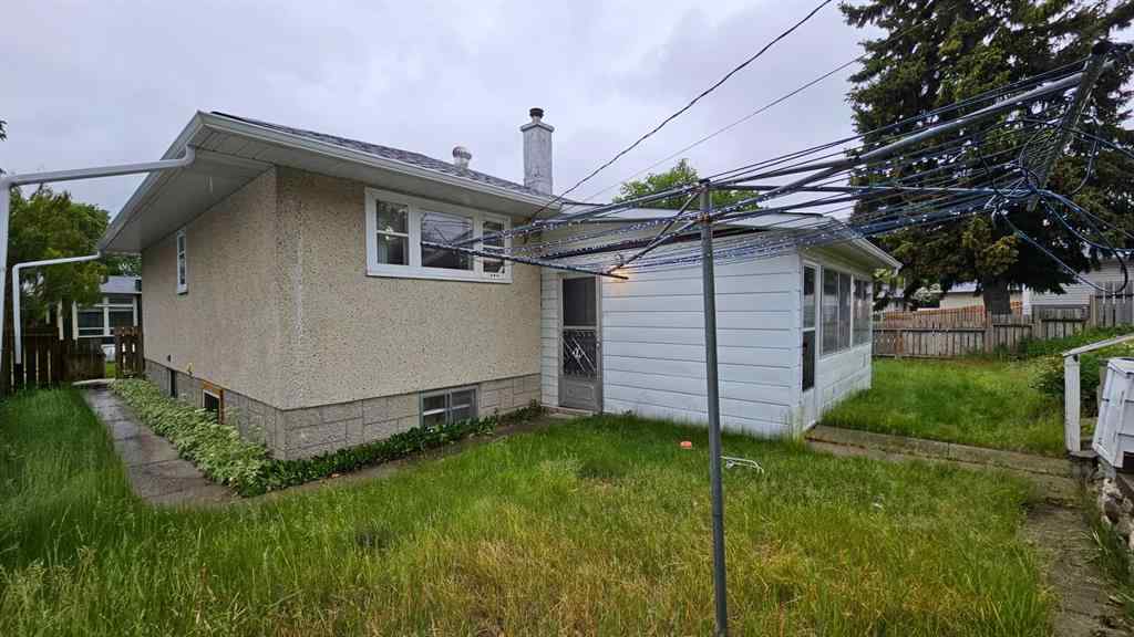 MLS® A2267816 - 91 Holly Street NW in Highwood Calgary, Residential