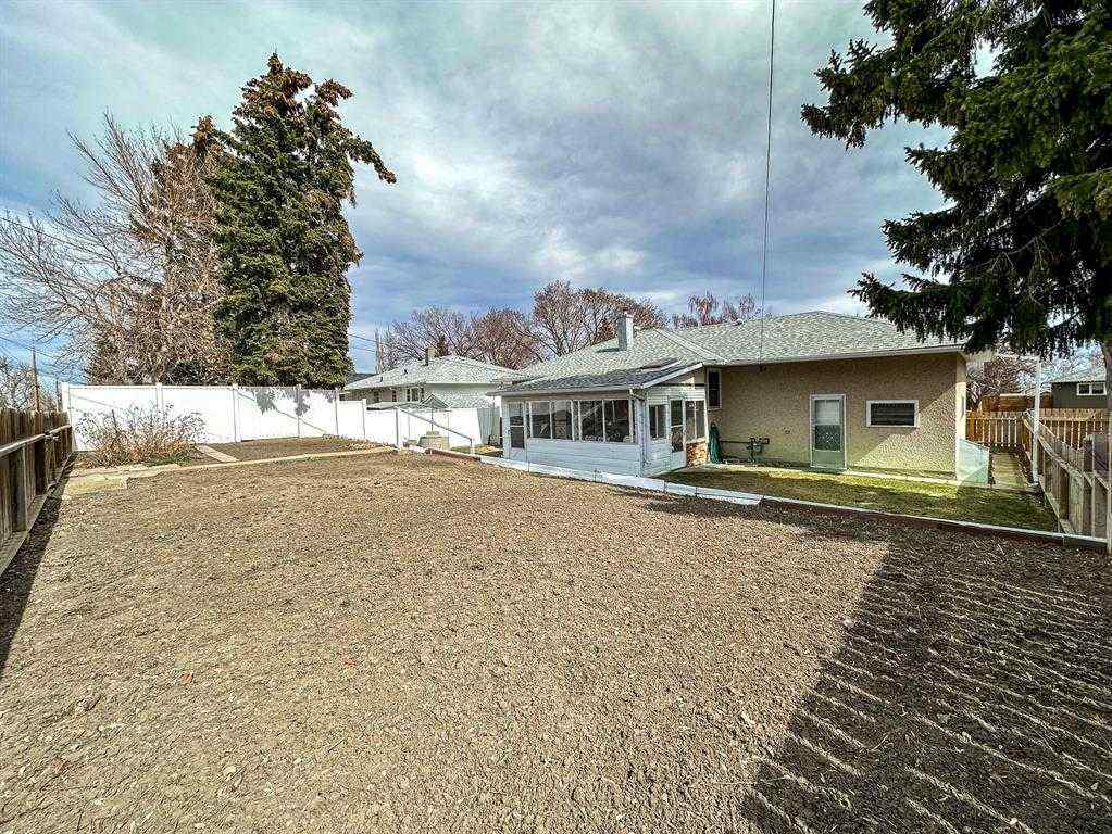 MLS® A2267816 - 91 Holly Street NW in Highwood Calgary, Residential