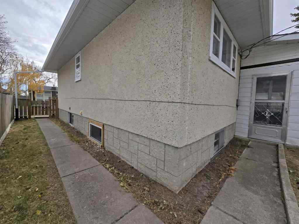 MLS® A2267816 - 91 Holly Street NW in Highwood Calgary, Residential