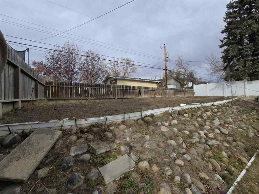 MLS® A2267816 - 91 Holly Street NW in Highwood Calgary, Residential