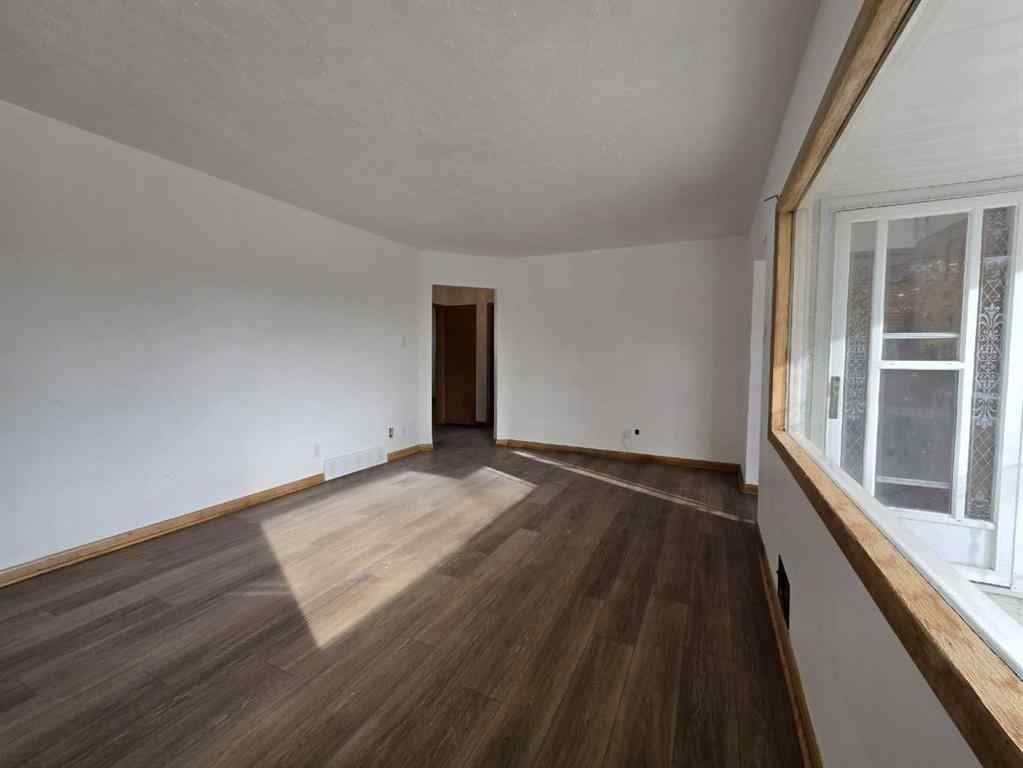 MLS® A2267816 - 91 Holly Street NW in Highwood Calgary, Residential