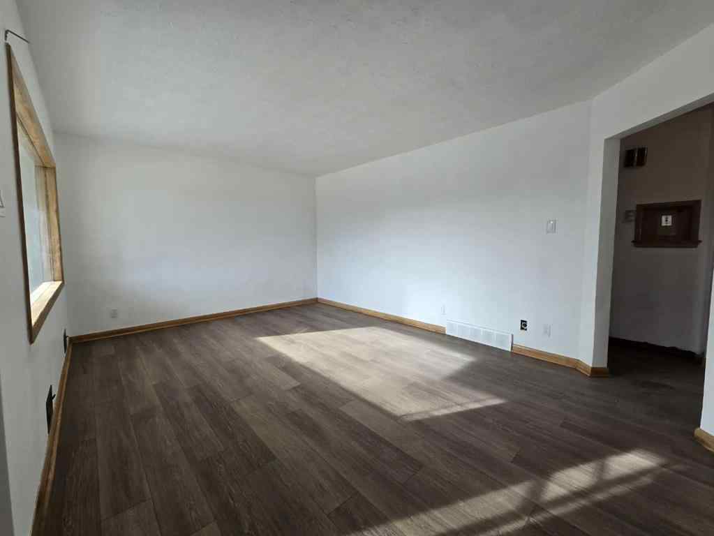 MLS® A2267816 - 91 Holly Street NW in Highwood Calgary, Residential