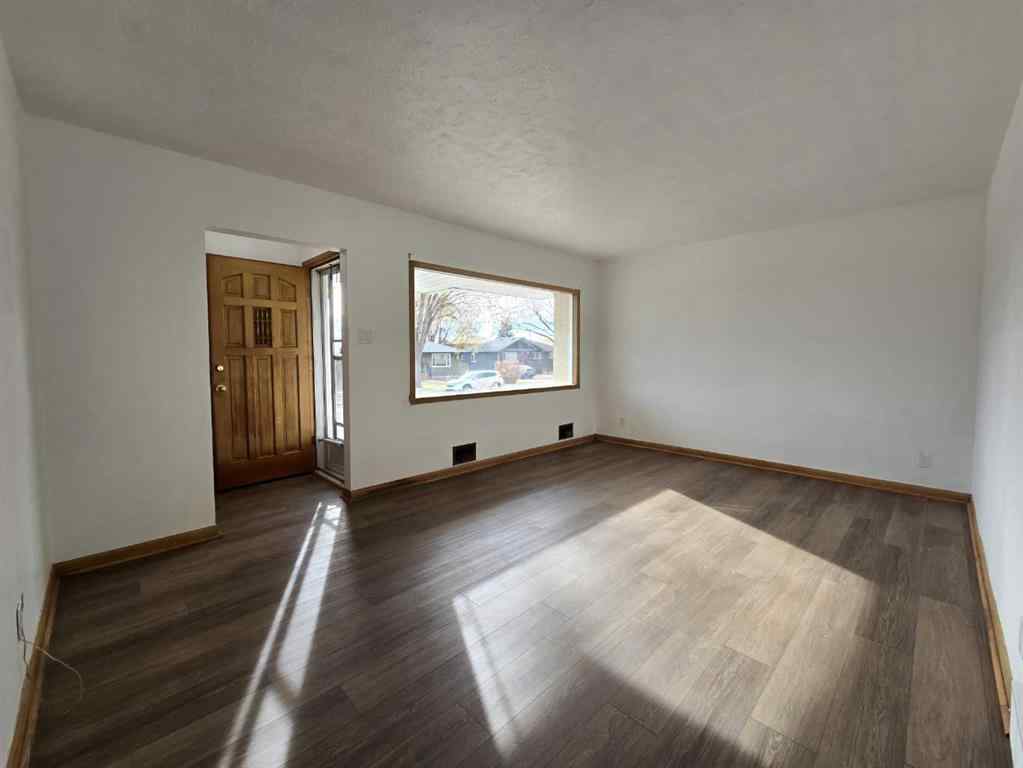 MLS® A2267816 - 91 Holly Street NW in Highwood Calgary, Residential