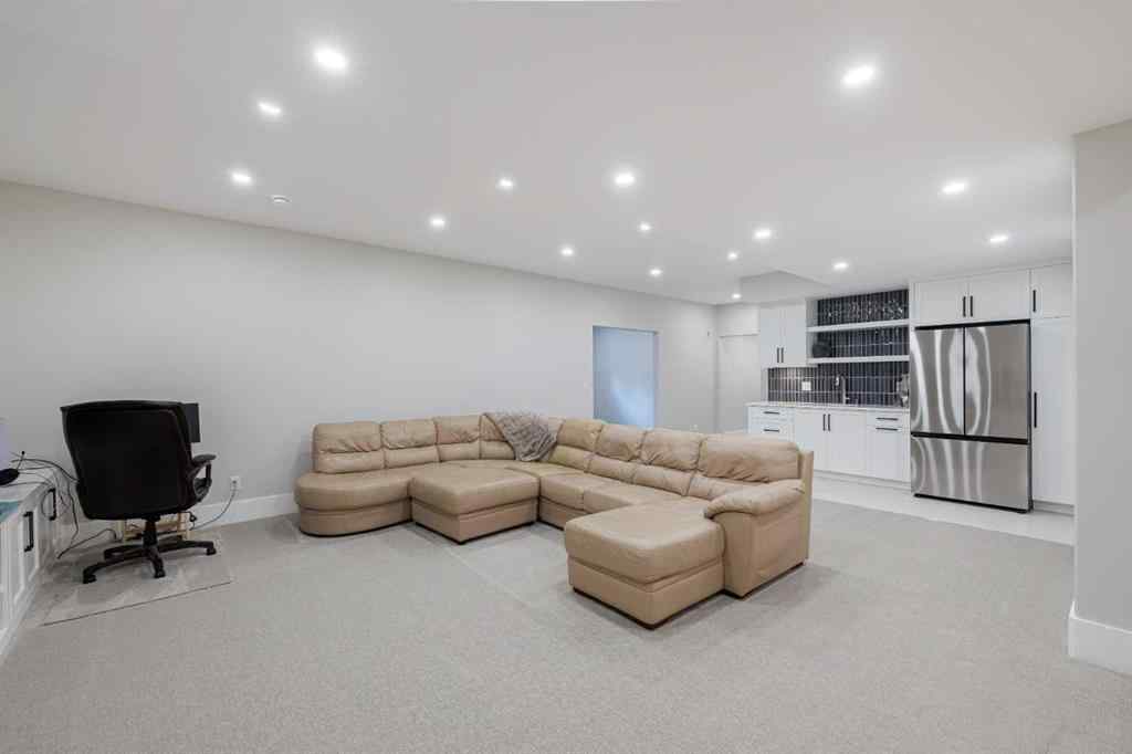 MLS® A2267818 - 319 42 Street SW in Wildwood Calgary, Residential