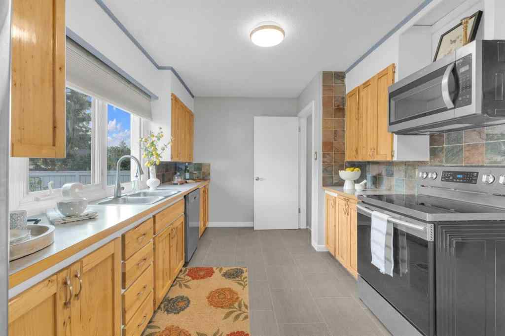 MLS® A2267820 - 3965 38A Avenue  in Eastview Red Deer, Residential