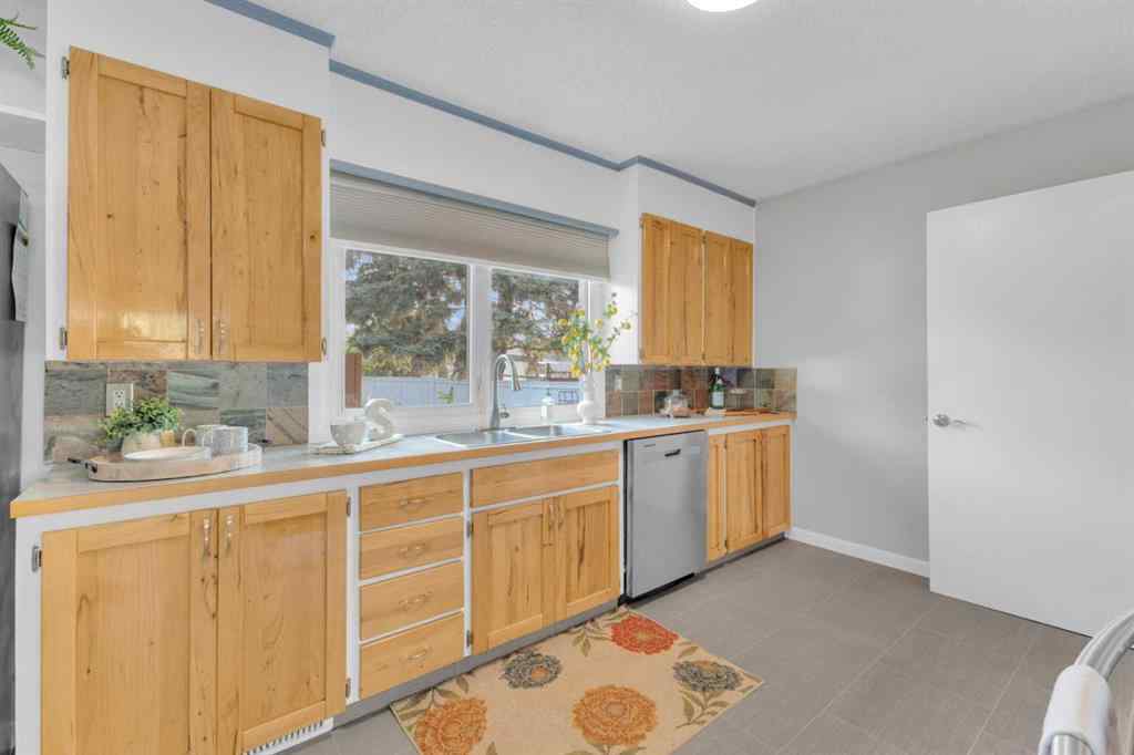 MLS® A2267820 - 3965 38A Avenue  in Eastview Red Deer, Residential