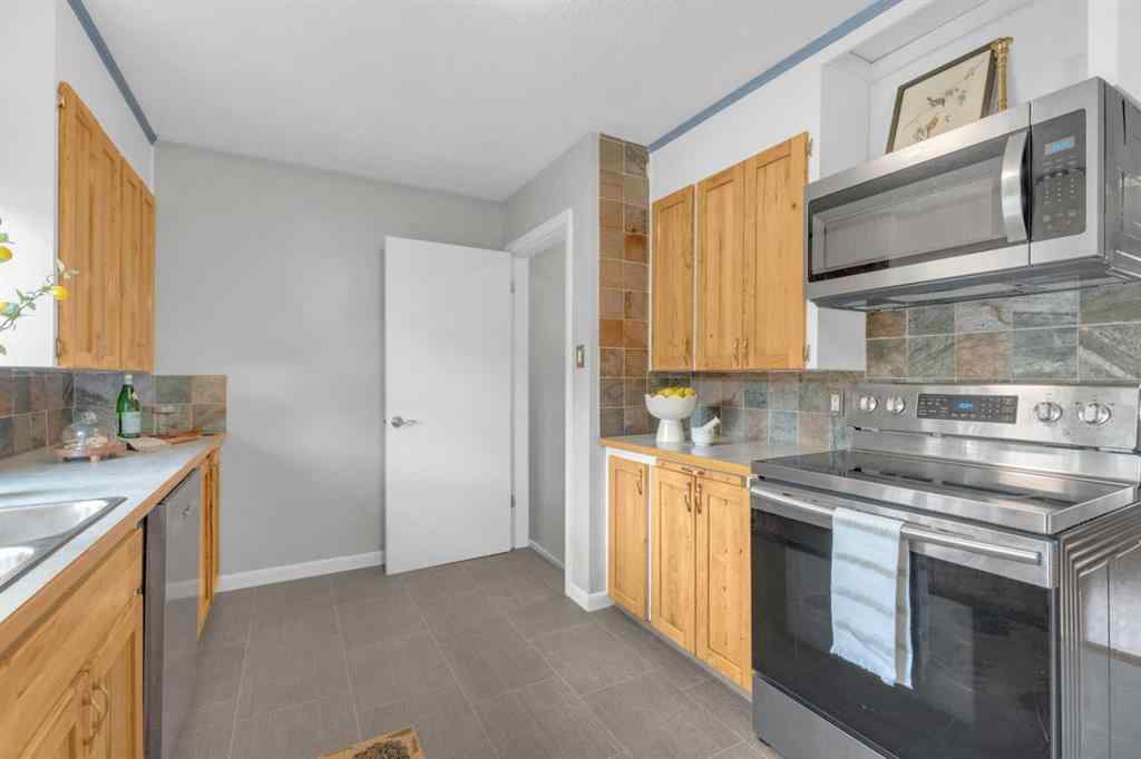 MLS® A2267820 - 3965 38A Avenue  in Eastview Red Deer, Residential